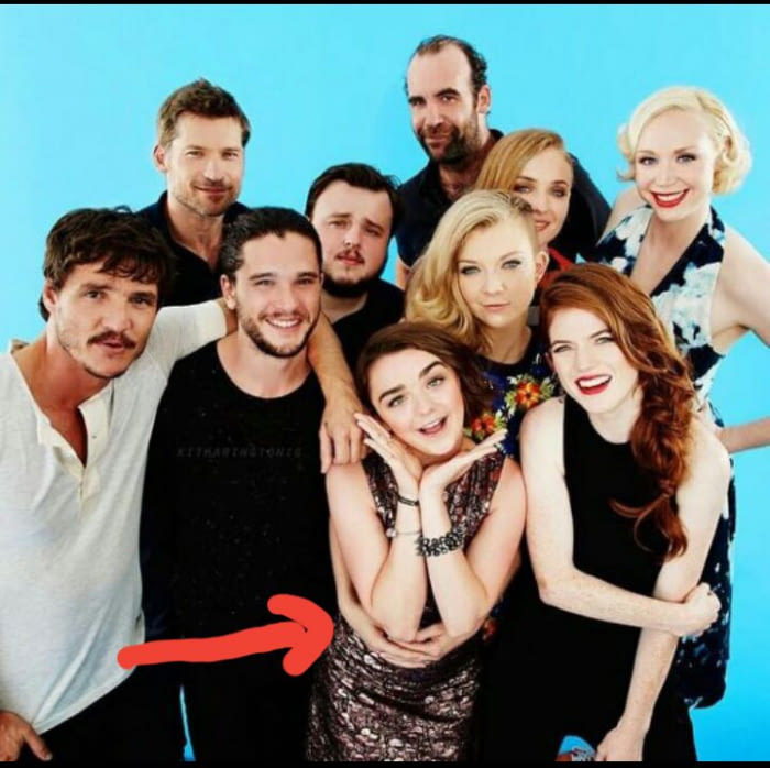 Nobody hugs the girl - Game of Thrones, Actors and actresses, The photo, Arya stark, Maisie Williams