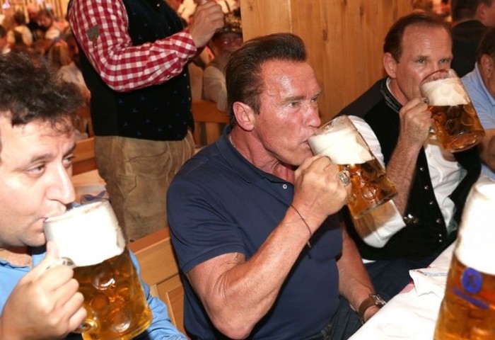 Terminator at Oktoberfest - Arnold Schwarzenegger, Oktoberfest, Germany, Beer, Longpost, Video
