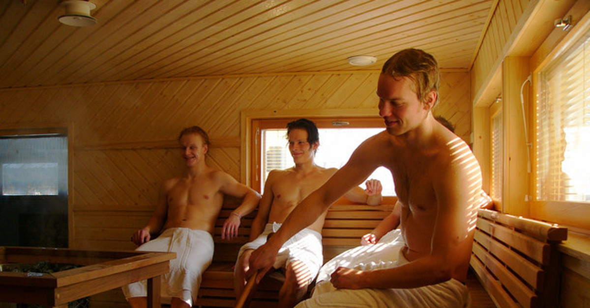 Мужской день в бане. Мужчины в сауне. Мужская парилка. Мужчины в парной. Мужчины в финской сауне.