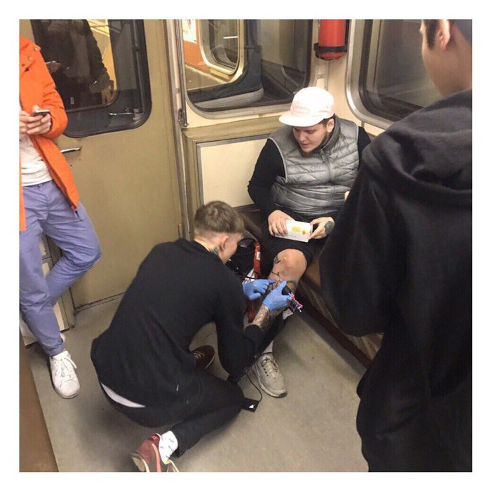 Чтобы набить тату - не обязательно ехать в тату-салон. - Метро СПБ, Фотография, Тату
