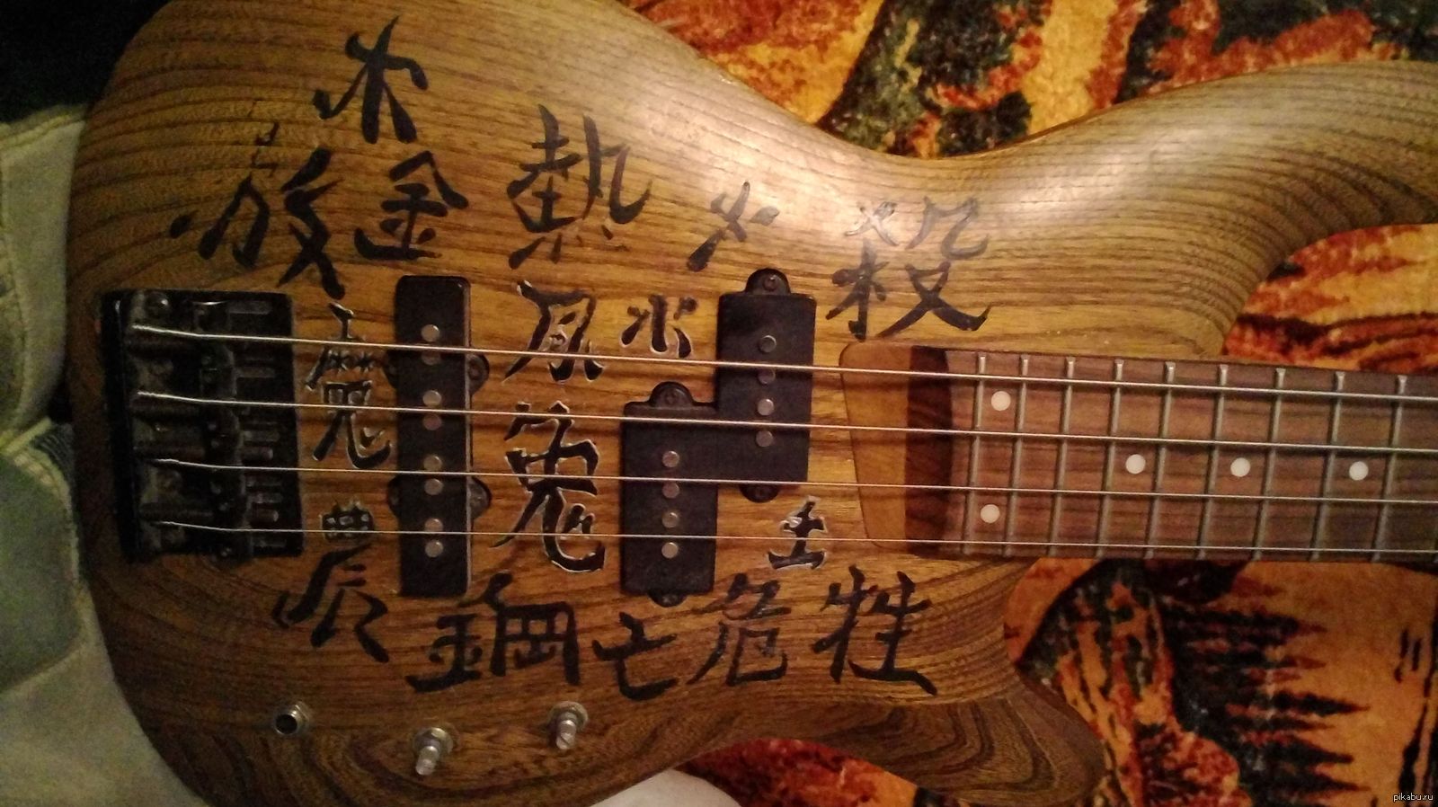 Гитара иероглиф. Китайская гитара. Электрогитара рисунок. Гитара иероглиф. Гитара с алиэкспресс на форме иероглиф.