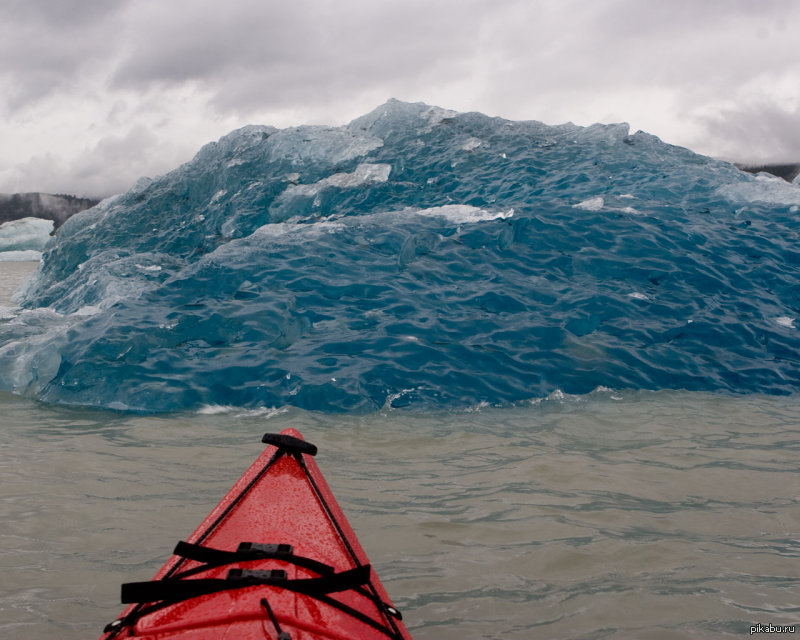 Айсберг переворачивается. Iceberg. Перевернутый Айсберг. Перевернутый ледник.