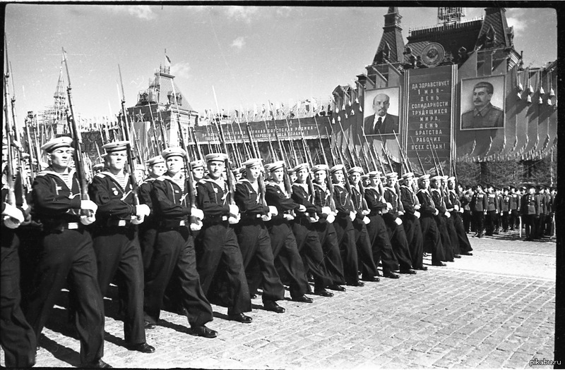 Первые победы. Парад СССР 1951. Моряки на параде Победы 1945. Сводный полк ВМФ на параде Победы 1945. Парад Победы 1952 года на красной площади.