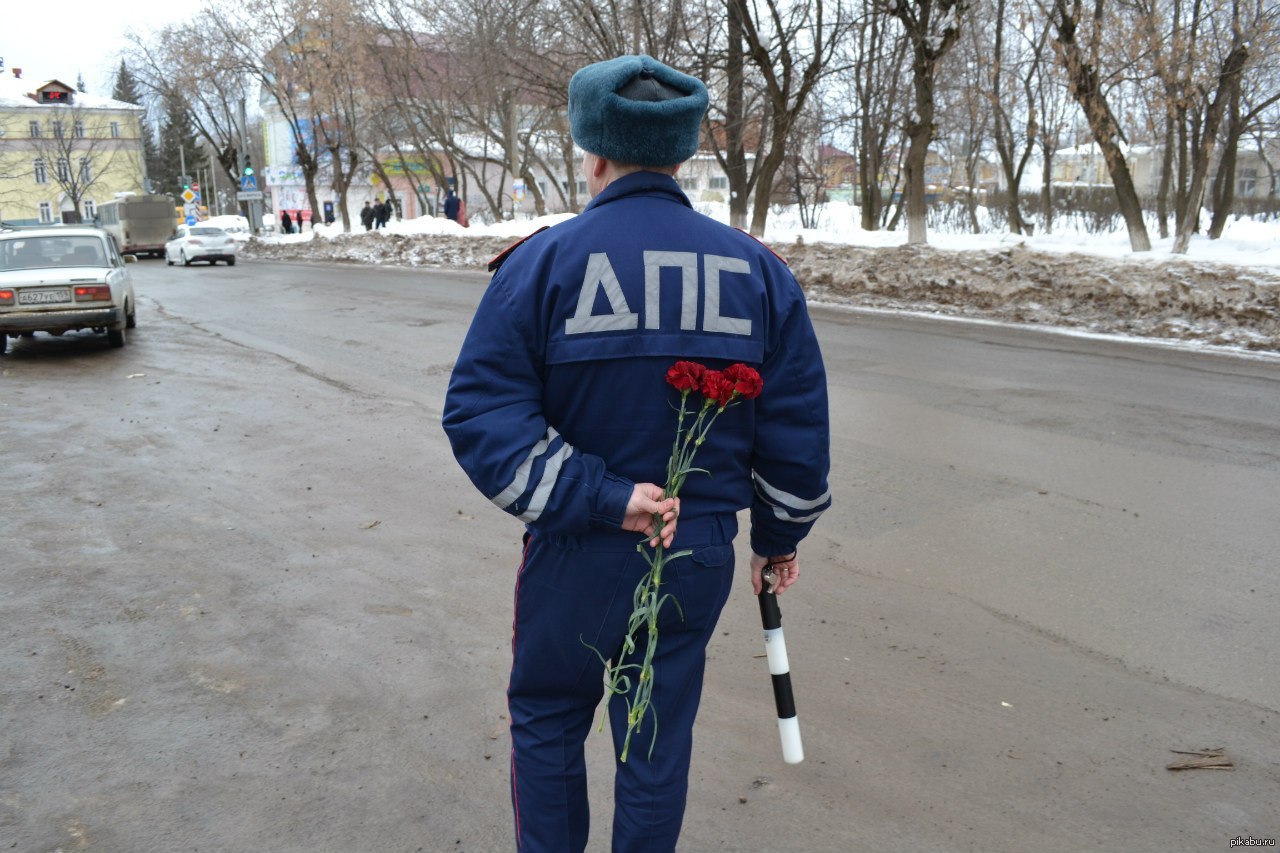 26 дпс. Смешной гаишник. Смешной ДПСНИК. ДПС приколы. ДПСНИК С палкой.