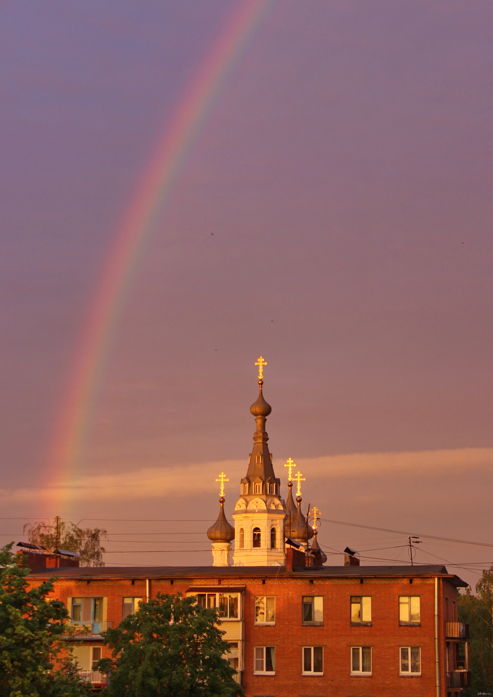 Летов радуга. Радуга в городе. Дом Радуга. Первая Радуга. Радуга в Приморском районе.