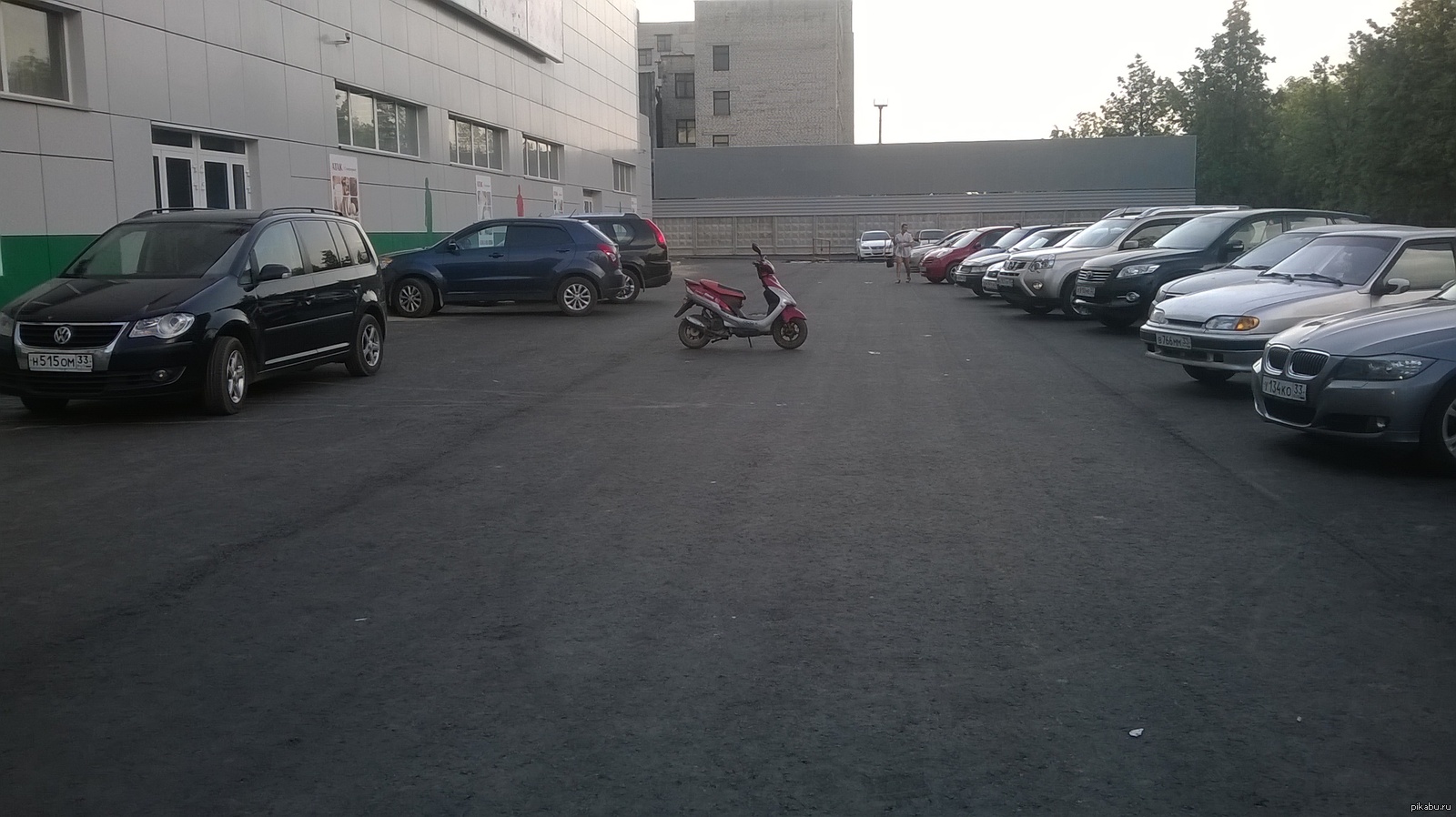 Он почти понял принцип парковки | Пикабу