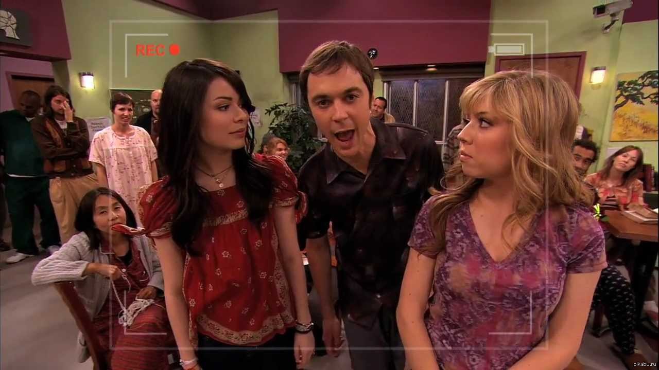 Джим Парсонс в сериали icarly (2011 г.) Один из пациентов клиники уверен,  что он пришелец из 2077 года. | Пикабу