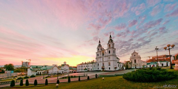 Церковь на немиге. Собор в Минске на Немиге. Верхний город кафедральный собор Минск. Церковь на Немиге Минск. Свято духов собор Минск.