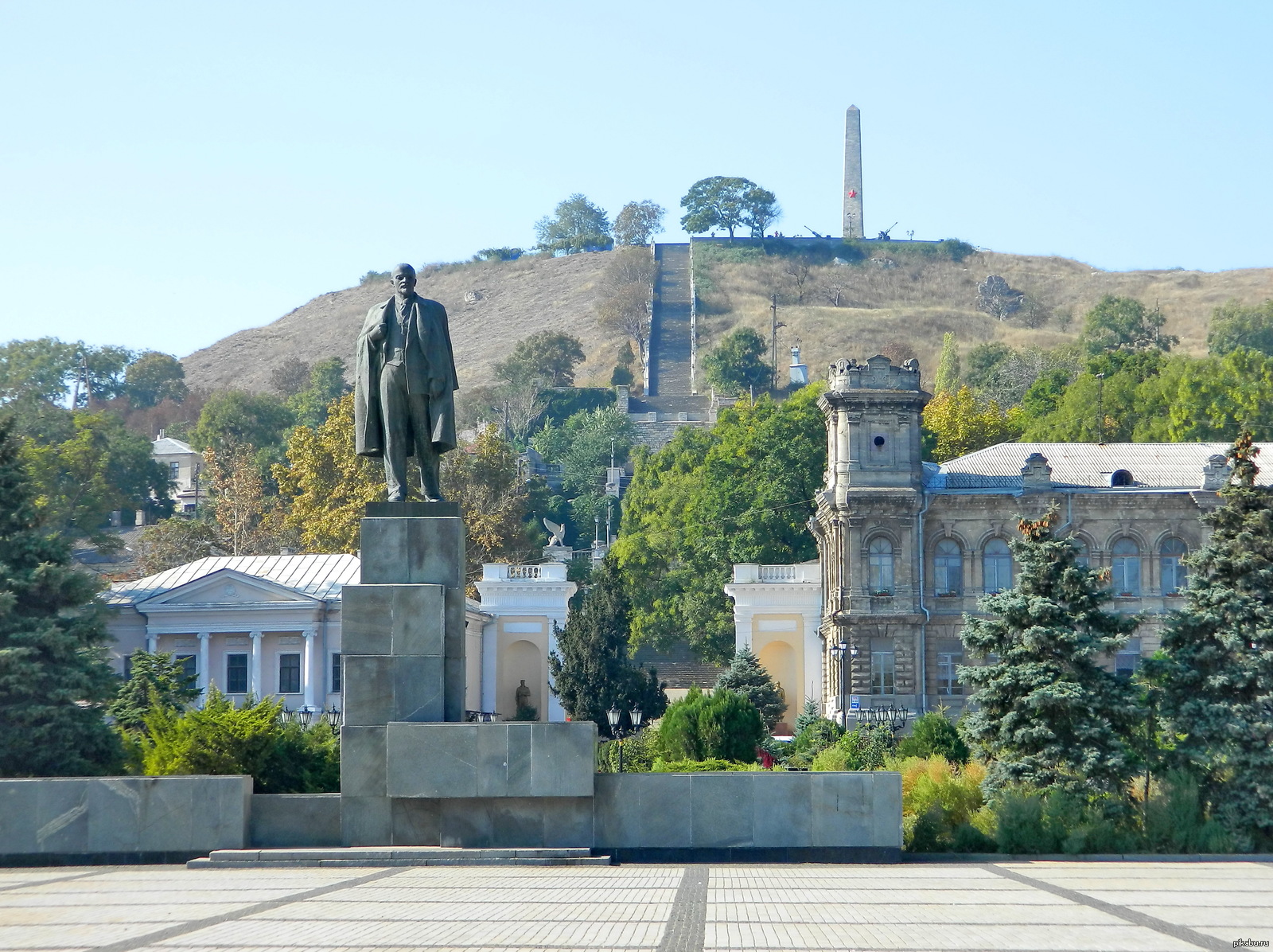 Керчи город в крыму. Гора Митридат Крым. Митридат гора Керчь. Керчь вид с горы Митридат. Крым Керчь достопримечательности.