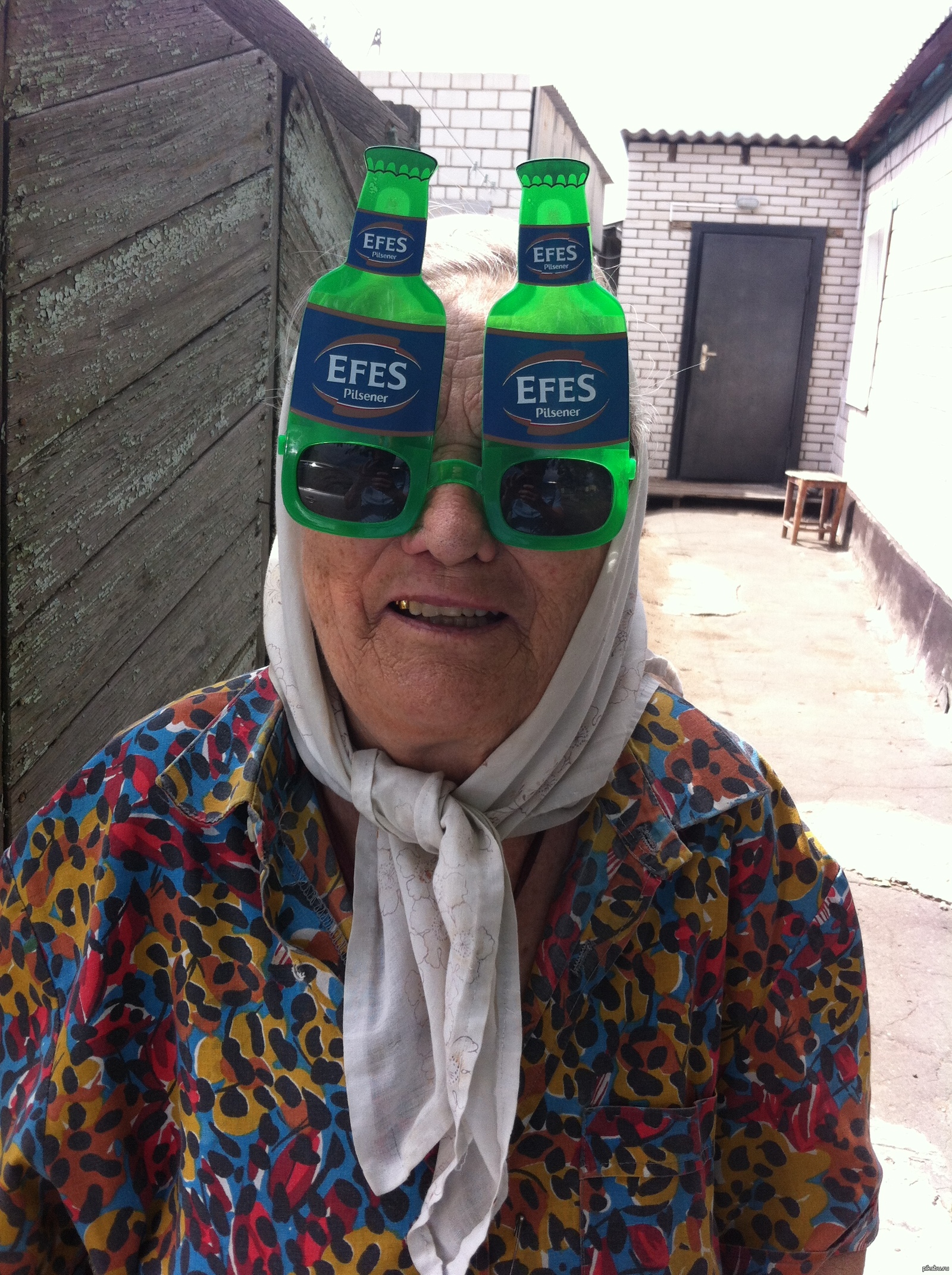 Бабки фонк. Бабуля в очках. Веселая бабушка в очках. Смешная бабка в очках. Угарные очки.