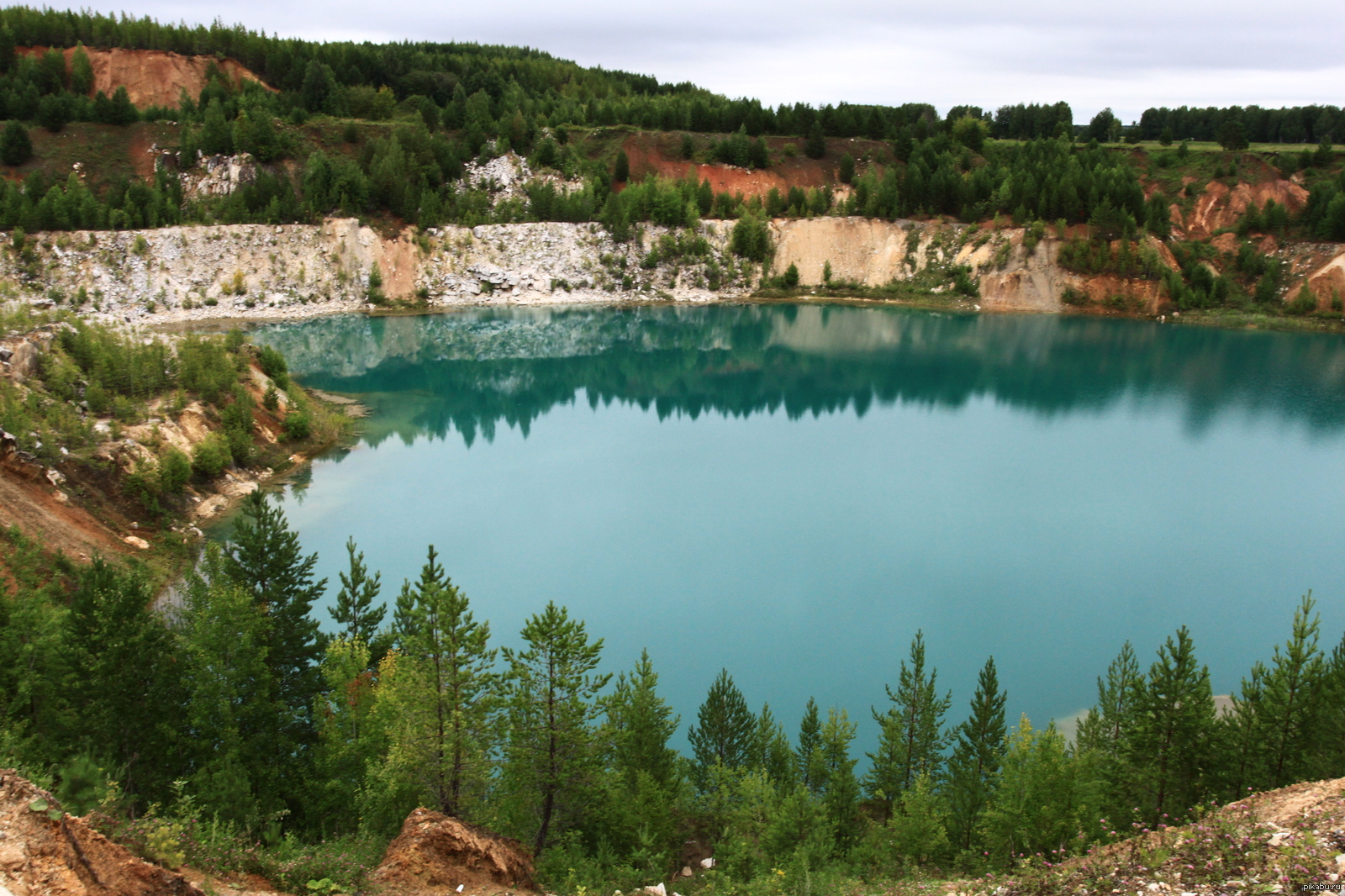 Озеро на г. Озеро Апрелька Гурьевский район. Голубое озеро Тавтиманово. Поселок Фосфоритный голубое озеро. Липовский карьер реж.