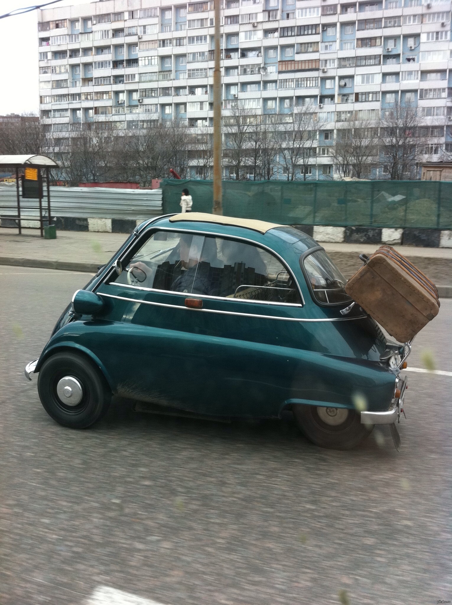 Старушка Isetta на дорогах Москвы | Пикабу