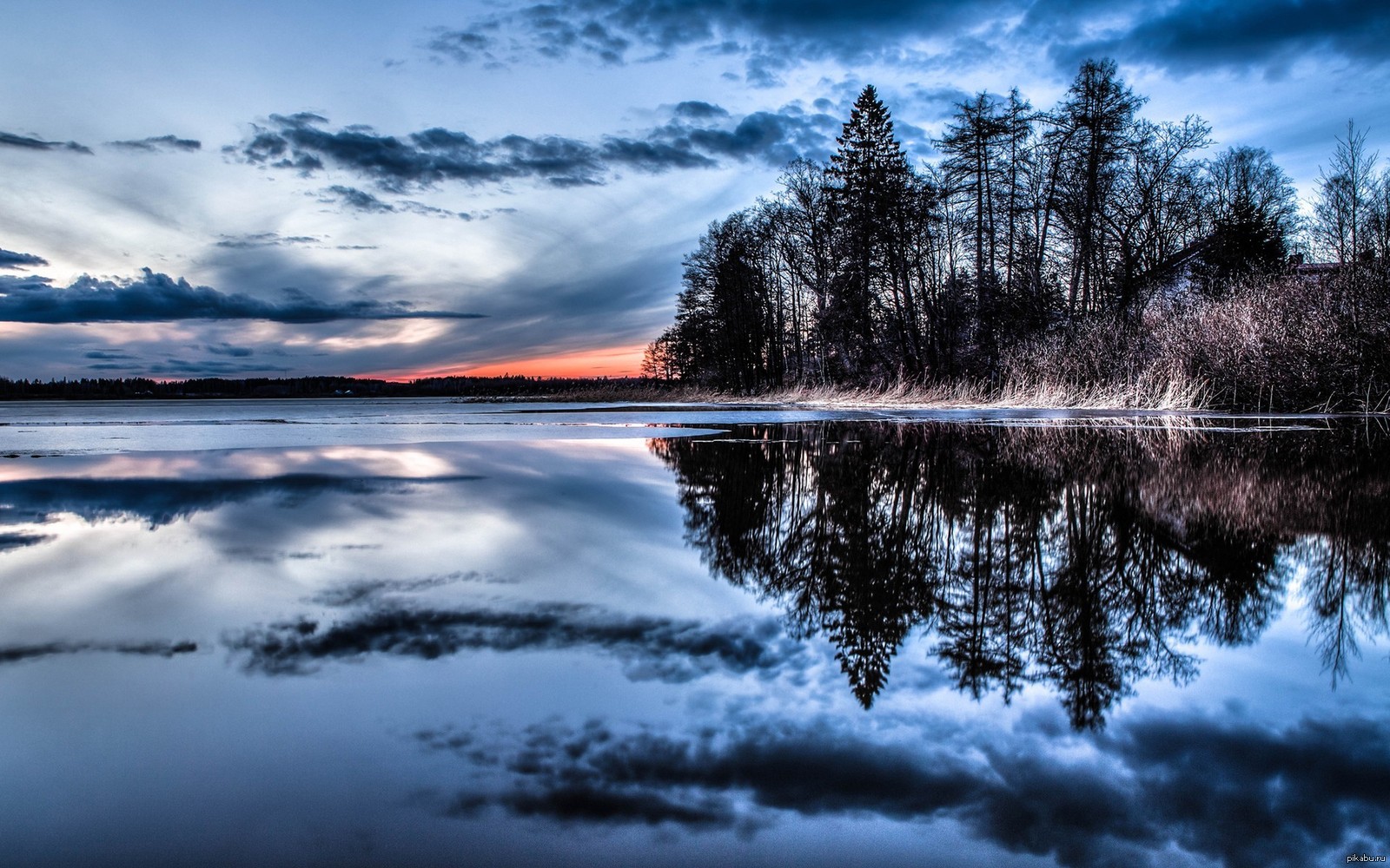 Reflection. Отражение в воде. Пейзаж с отражением в воде. Отражение в озере. Отражение неба в реке.