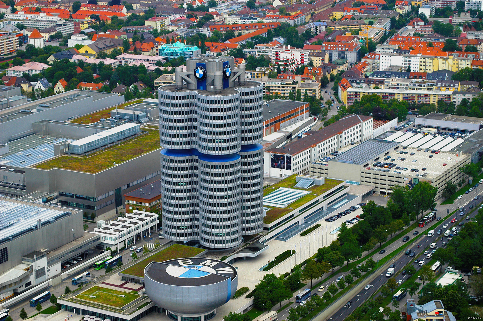 Штаб-квартира BMW в Мюнхене, Германия | Пикабу