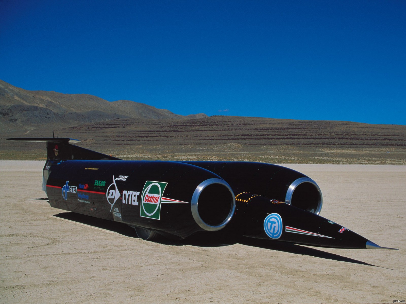 Максимальная скорость реактивного двигателя. Thrust SSC 1997. Энди Грин на Thrust SSC. Thrust SSC машина. Машина Bloodhound SSC.