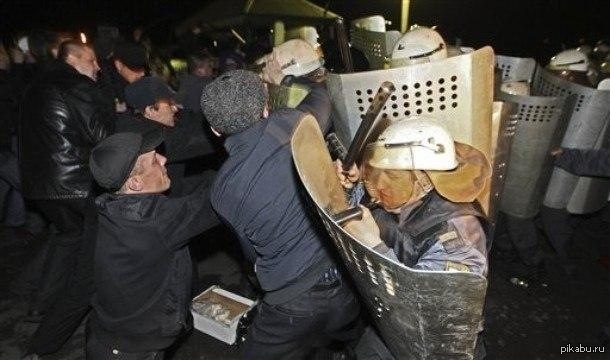 Прошедшие произошедшие. Бунт Шахтеров в Междуреченске. Шахтерская рельсовая война 1998 года. Междуреченск 2010 столкновение ОМОНА С Шахтёрами. Стычки Шахтеров с ОМОНОМ Междуреченск.