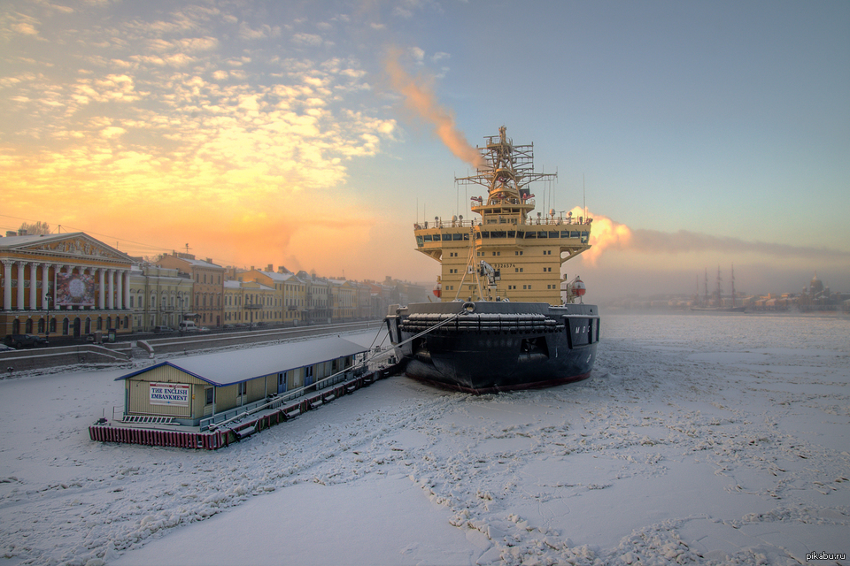 Декабрь в спб. Санкт-Петербург Нева зимой. Замерзшая Нева Санкт-Петербург. Нева Петербург зима. Нева зимой в Питере.
