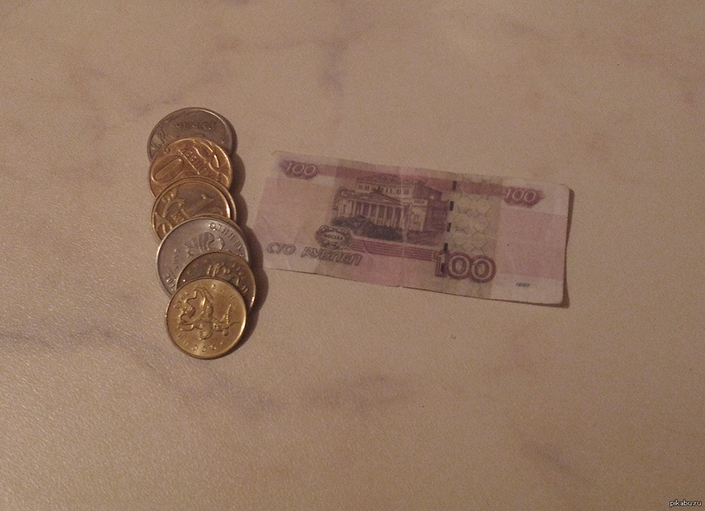 Самый маленький рубль в мире. Маленькая купюра. Деньги мало денег. Картинки очень маленьких денег. Мало денег фото.