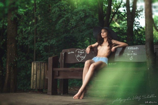 Just a beautiful photo! - NSFW, Boobs, The park, The photo, Strawberry