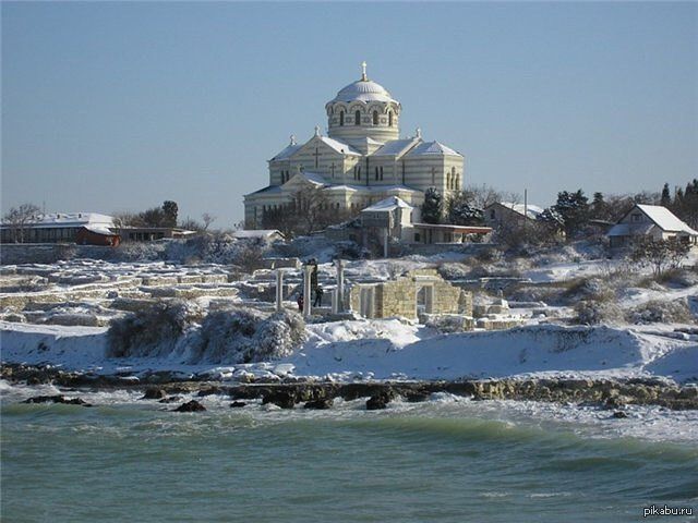 Севастополь зимой. Крым Севастополь зима. Херсонес в январе. Храм Севастополь в снегу. Севастополь в январе.