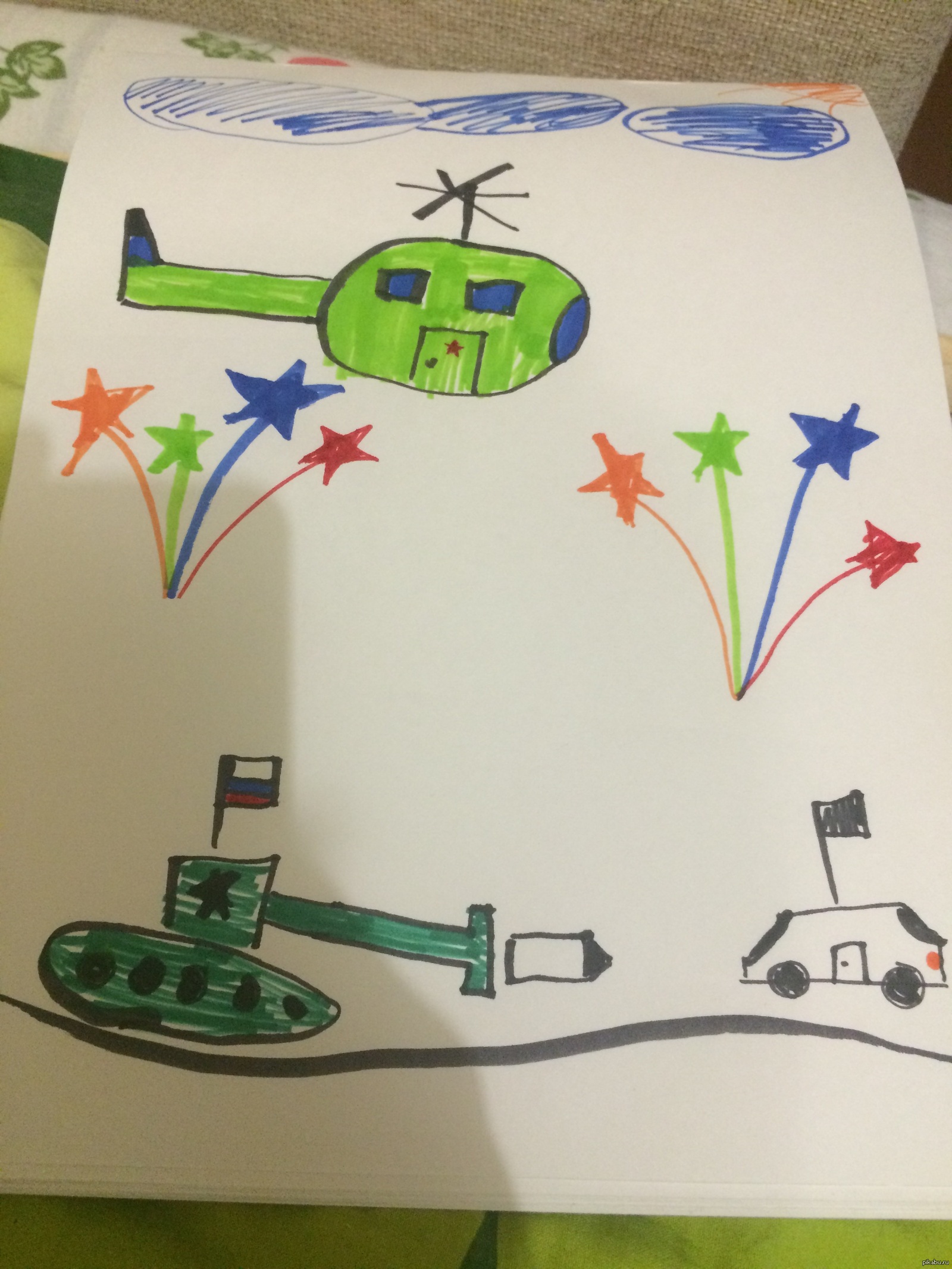 Детские рисунки танка и вертолета