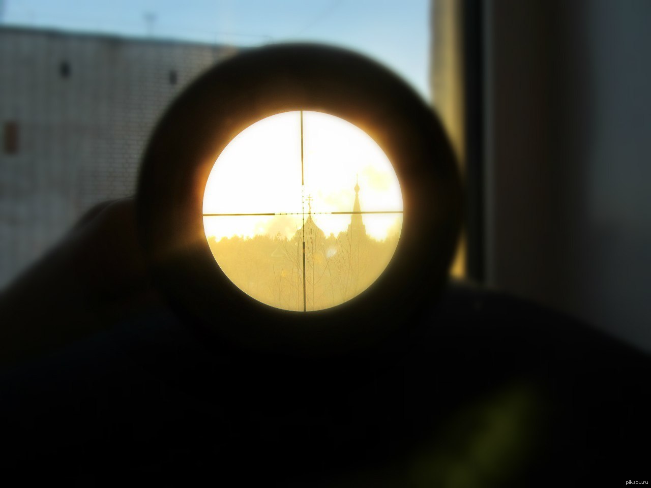 Дальний вид из окна в солнечное утро | Пикабу