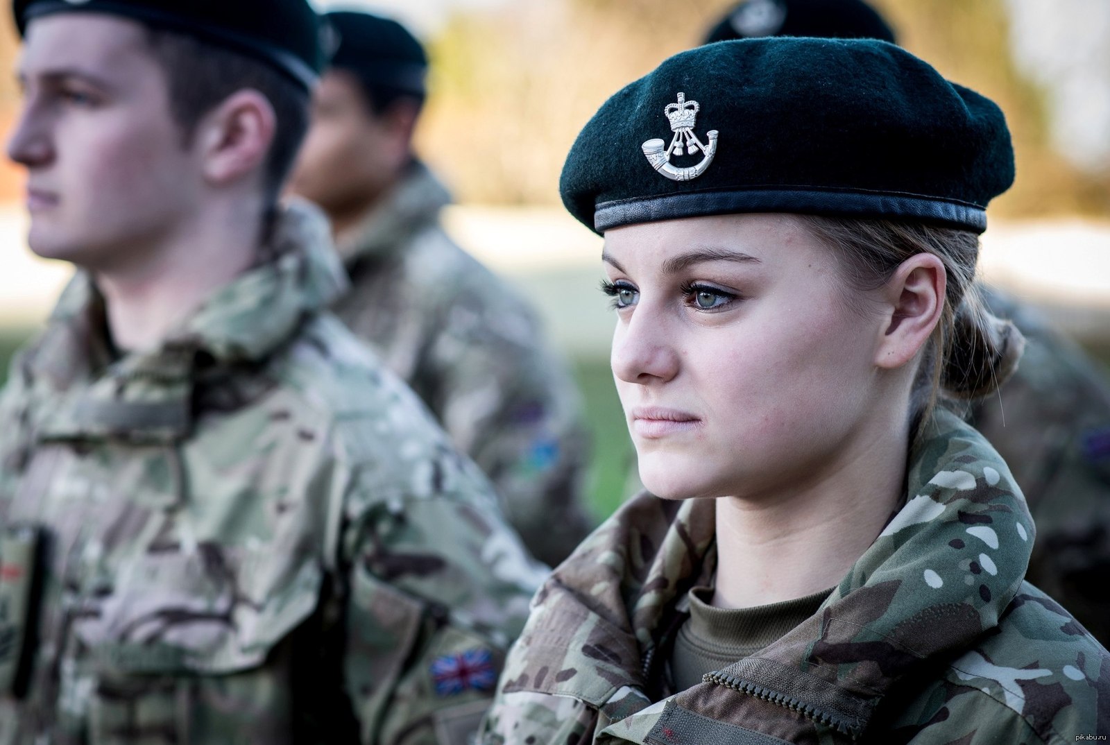 Russian female. Мария Приймак Солдатки. Девушки в армии. Британские девушки военные. Британские военнослужащие девушки.