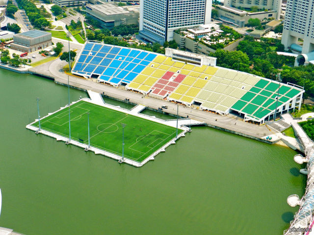 Вода на стадионе. Плавучий стадион в Сингапуре.