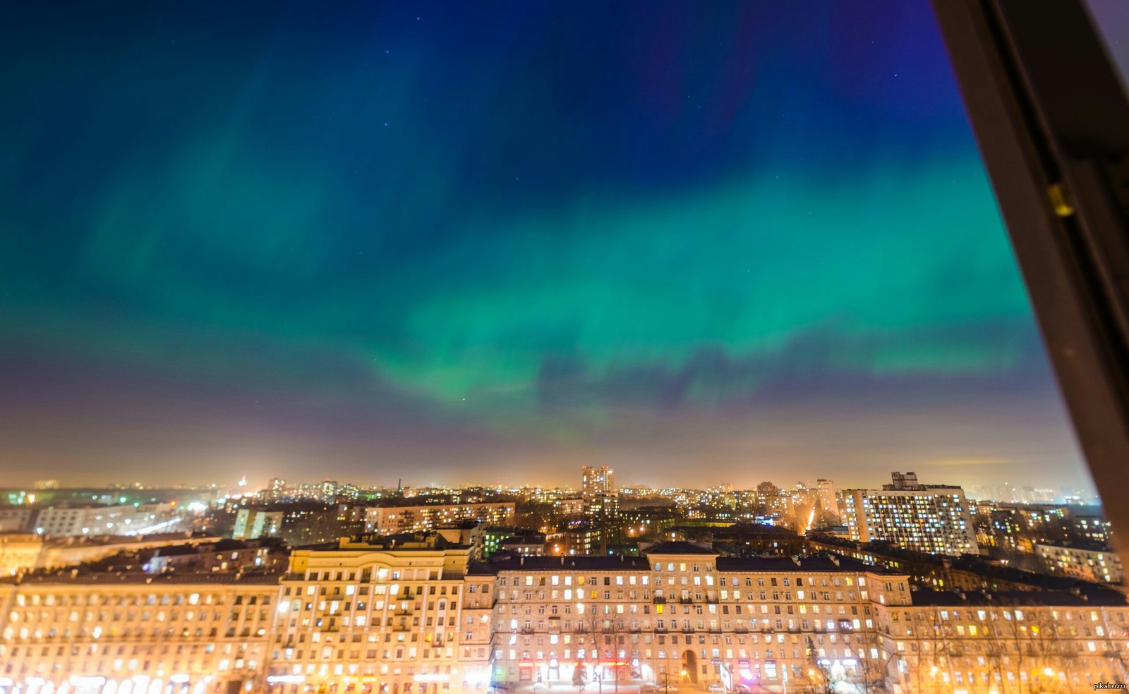 Сияние челябинск. Северное сияние в Санкт-Петербурге. Севирнисияние в Санкт Петербурге. Северное сияние в Питере. Северное сияние над СПБ.