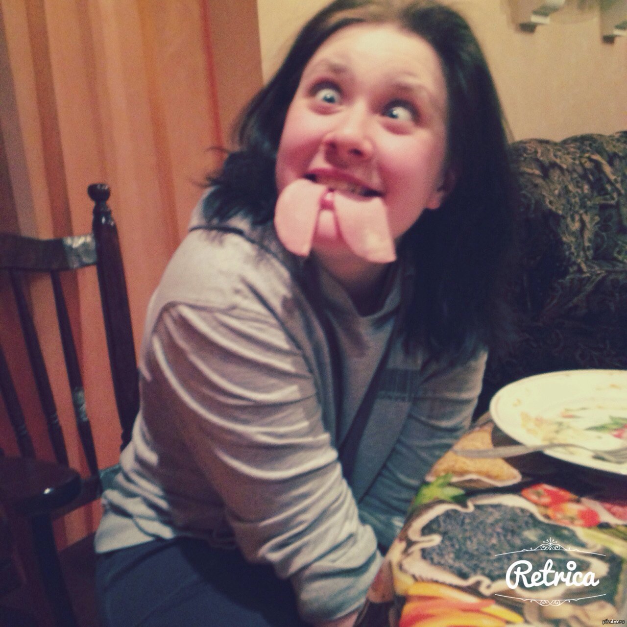 Подруга ну уж очень любит колбасу | Пикабу