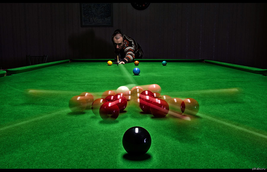 Ударяющиеся шарики. Игра Snooker бильярд Snooker. Бильярдная игра снукер. День рождения бильярдной игры «снукер». Бильярд шар смешной.