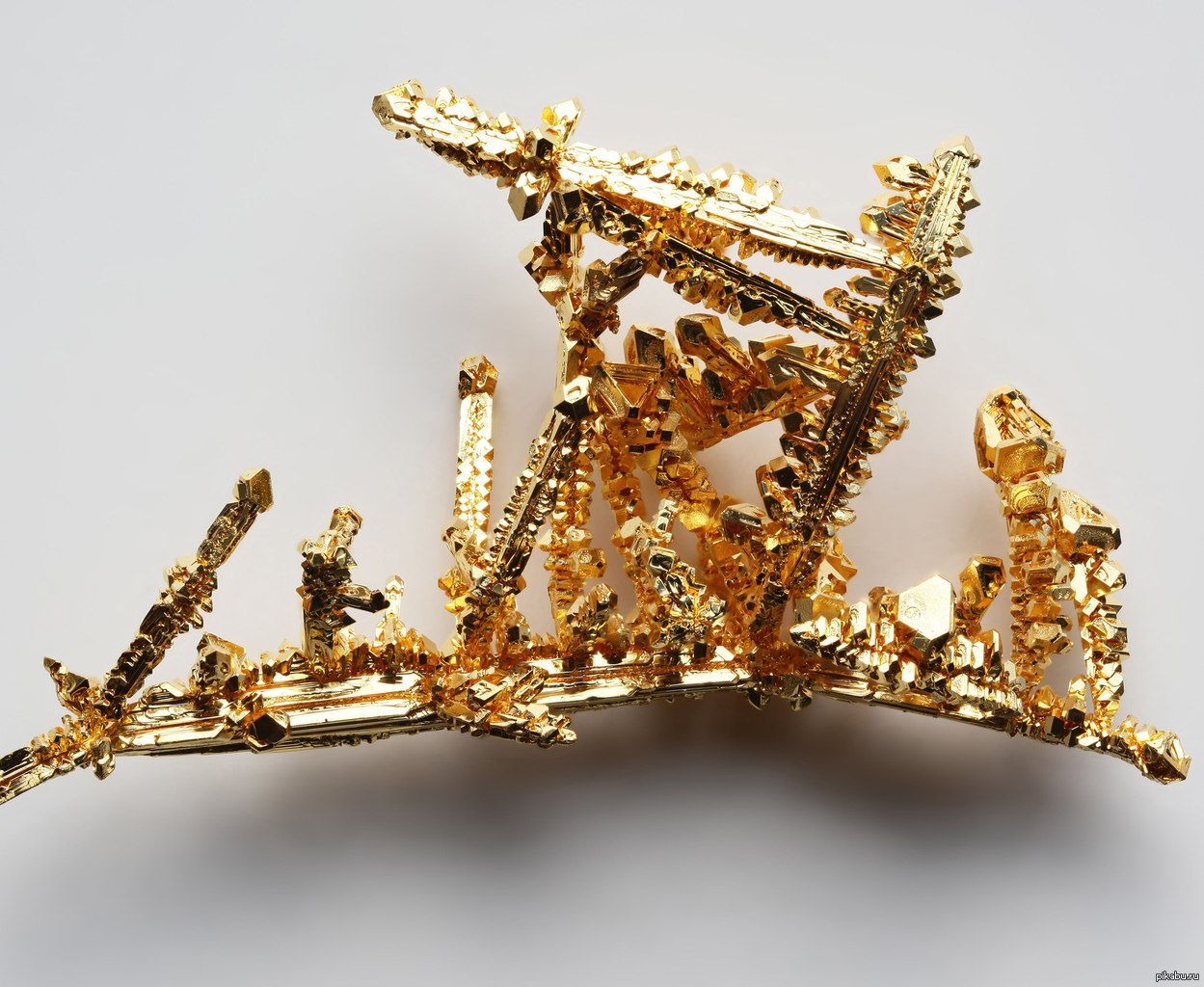 Variable gold. Золото. Кристаллы металлов. Кристаллизированное золото. Золотые объекты.