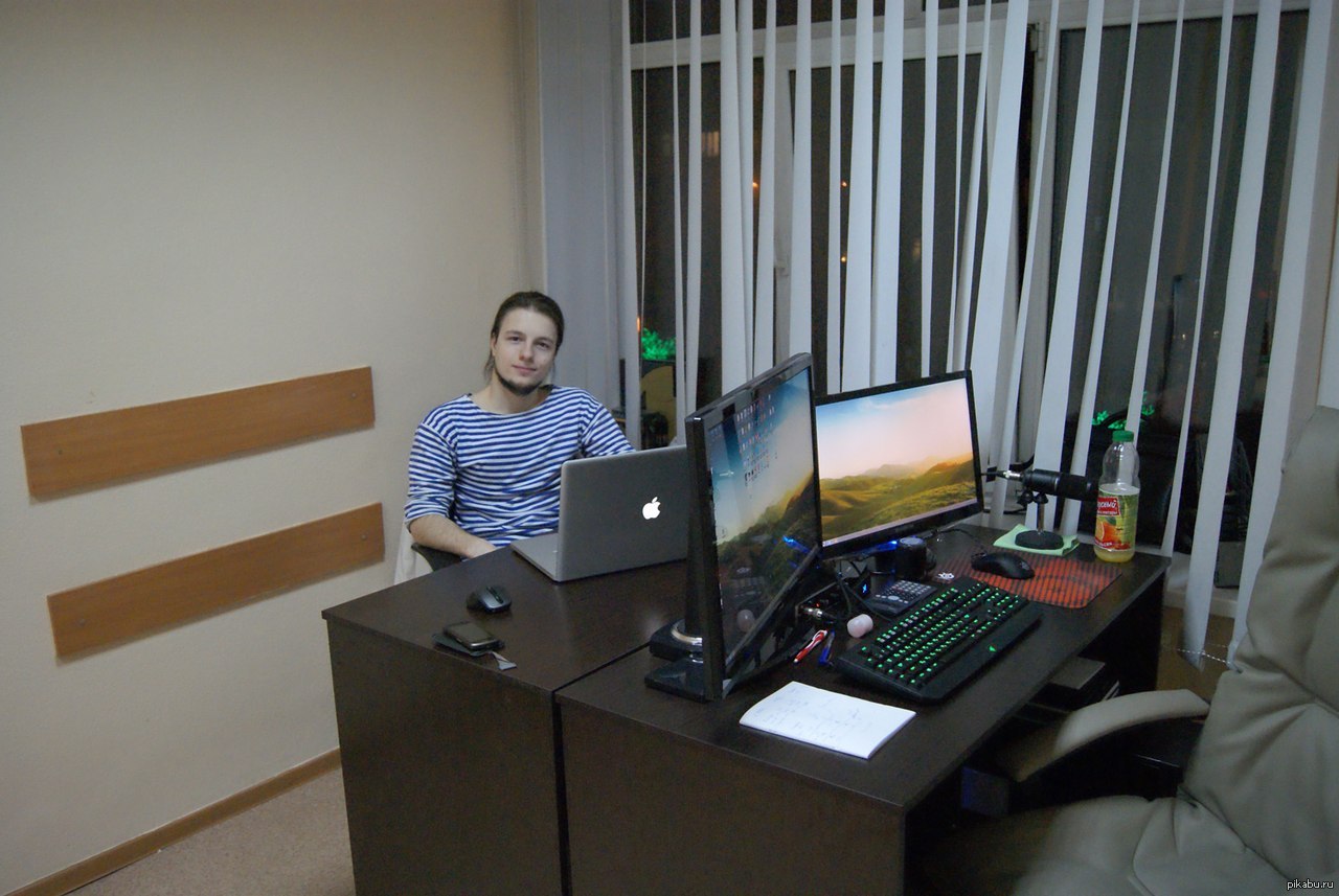 Телефон в офис в новосибирске. Офис веб студии. Офис программистов. Кабинет программиста. Офис Новосибирск.