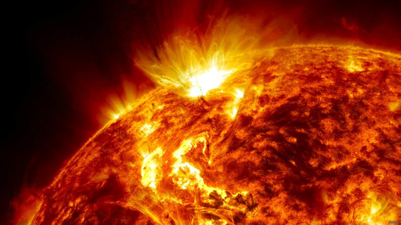 Это - Солнце. На поверхности Солнца температура 5726 градусов по цельсию,  температура короны ~1 500 000 C°, температура ядра ~13 500 000 C°. | Пикабу