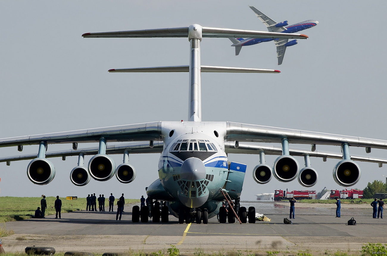 Сколько двигателей у ил 76. Самолет ил 76 МД. Военно-транспортный самолёт ил-76мд. Ил-76мд-90а. Ил-76мд-90а реверс.