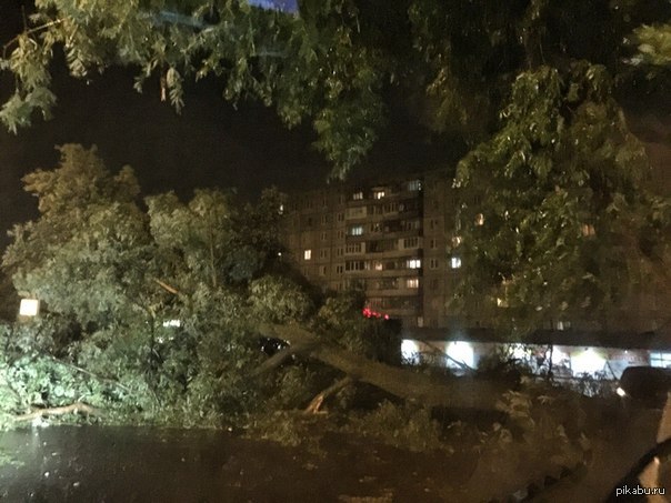 Ураган в орле сегодня. Ураган в Орловской области. Гроза в Орле. Гроза в Орловской области. Смерч в Орле.