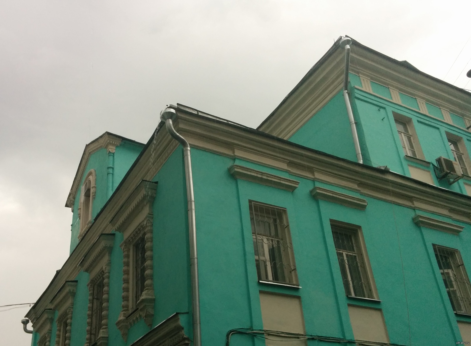 Водосток есть? Есть! Чего вам еще надо? | Пикабу