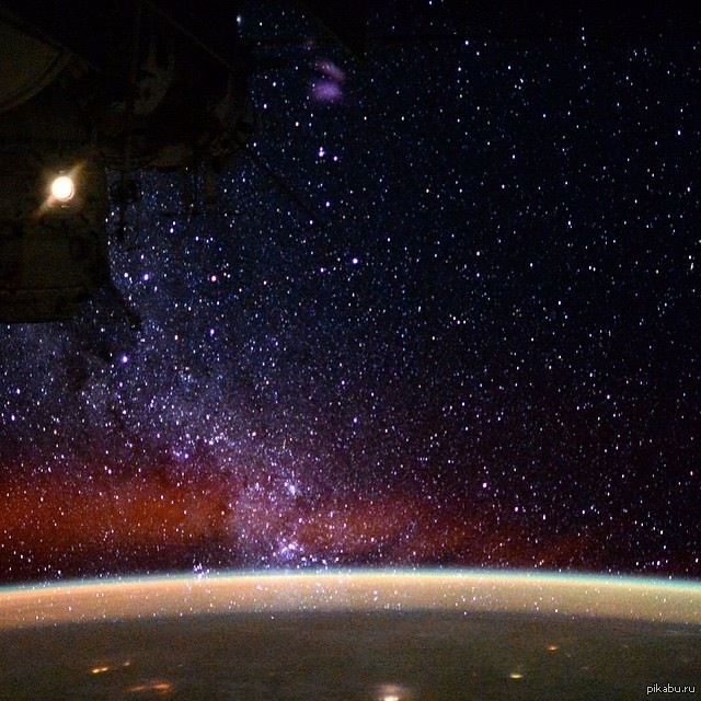 Почему на фото земли из космоса не видно звезд