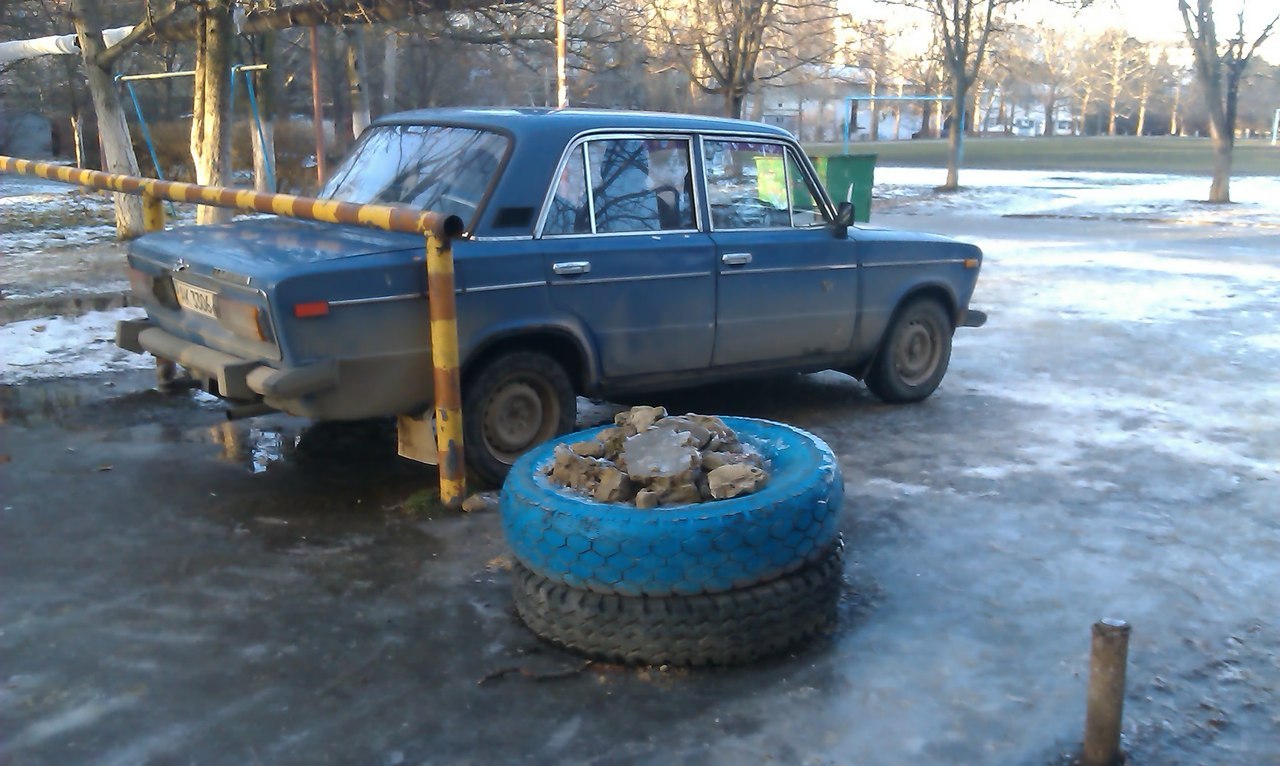 Как нужно парковаться, чтобы не слили бензин | Пикабу