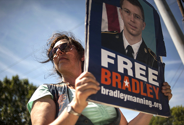 On May 17, Chelsea Manning was released after seven years behind bars. The story of Bradley Manning, who later became a woman (Chelsea Manning) - , , , , , Wikileaks, Video, Longpost