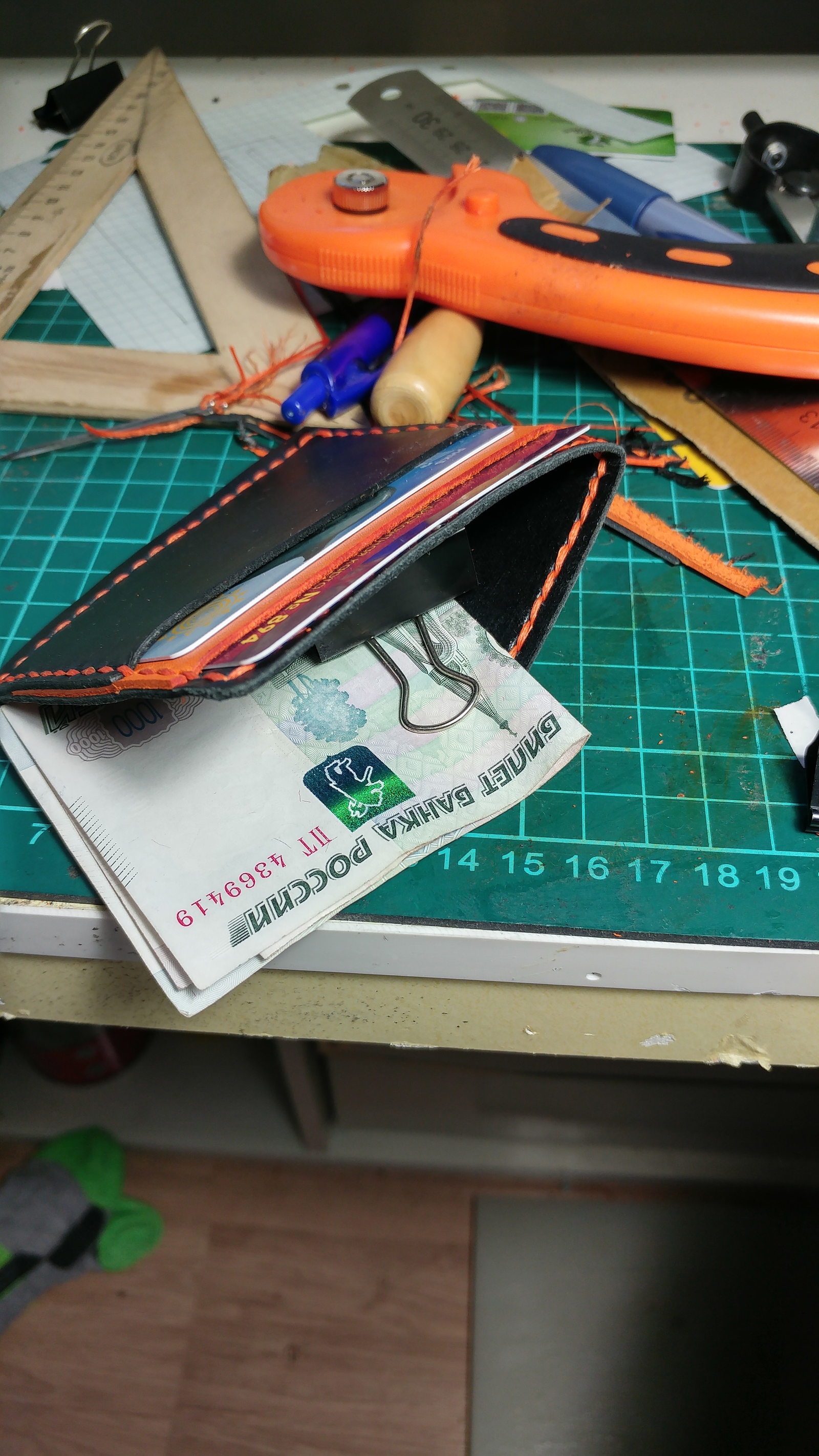 While I lie and get sick, I experiment with color. - My, Handmade, Leather, Wallet, , Longpost