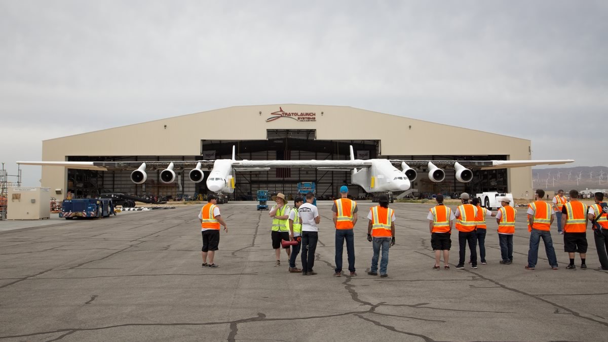 The largest plane in the world is rolled out - Aviation, Airplane, Cosmonautics, Longpost