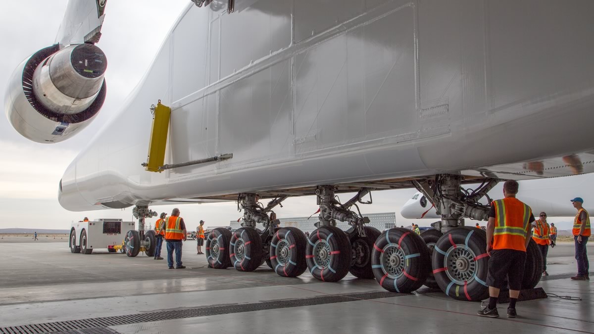 The largest plane in the world is rolled out - Aviation, Airplane, Cosmonautics, Longpost