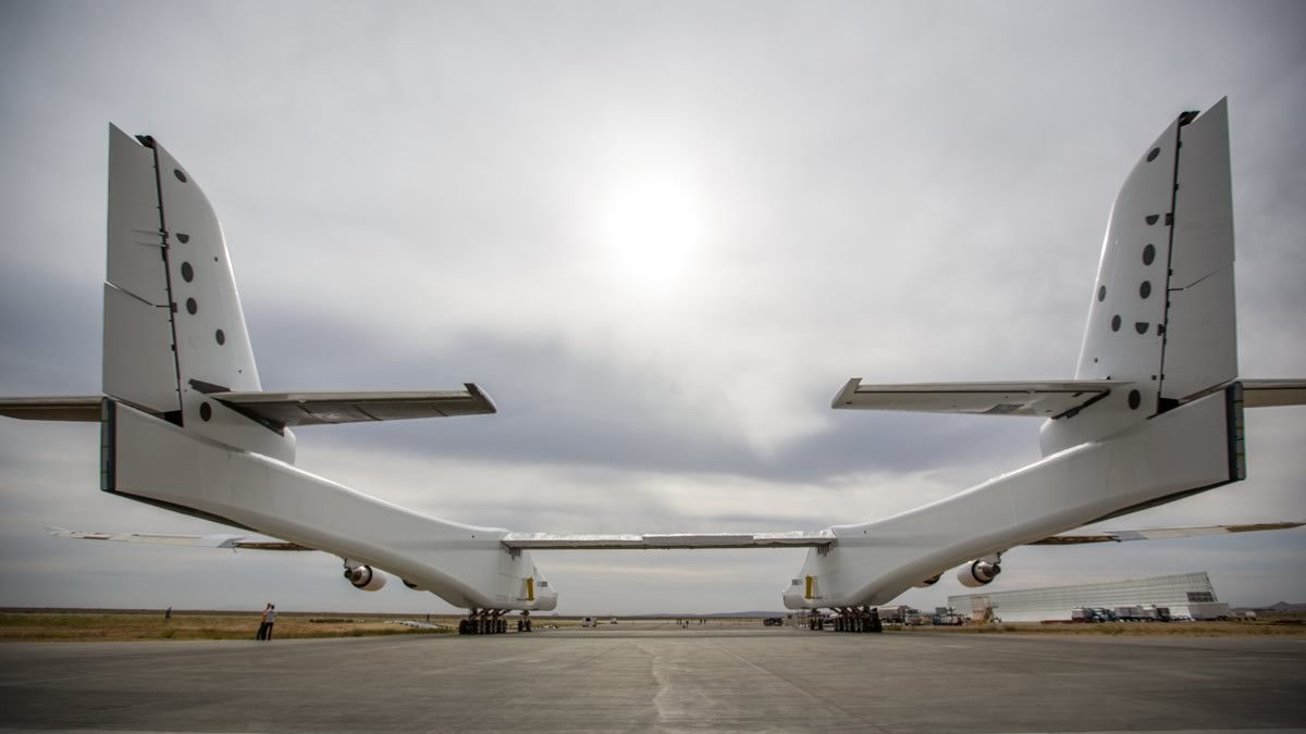 The largest plane in the world is rolled out - Aviation, Airplane, Cosmonautics, Longpost