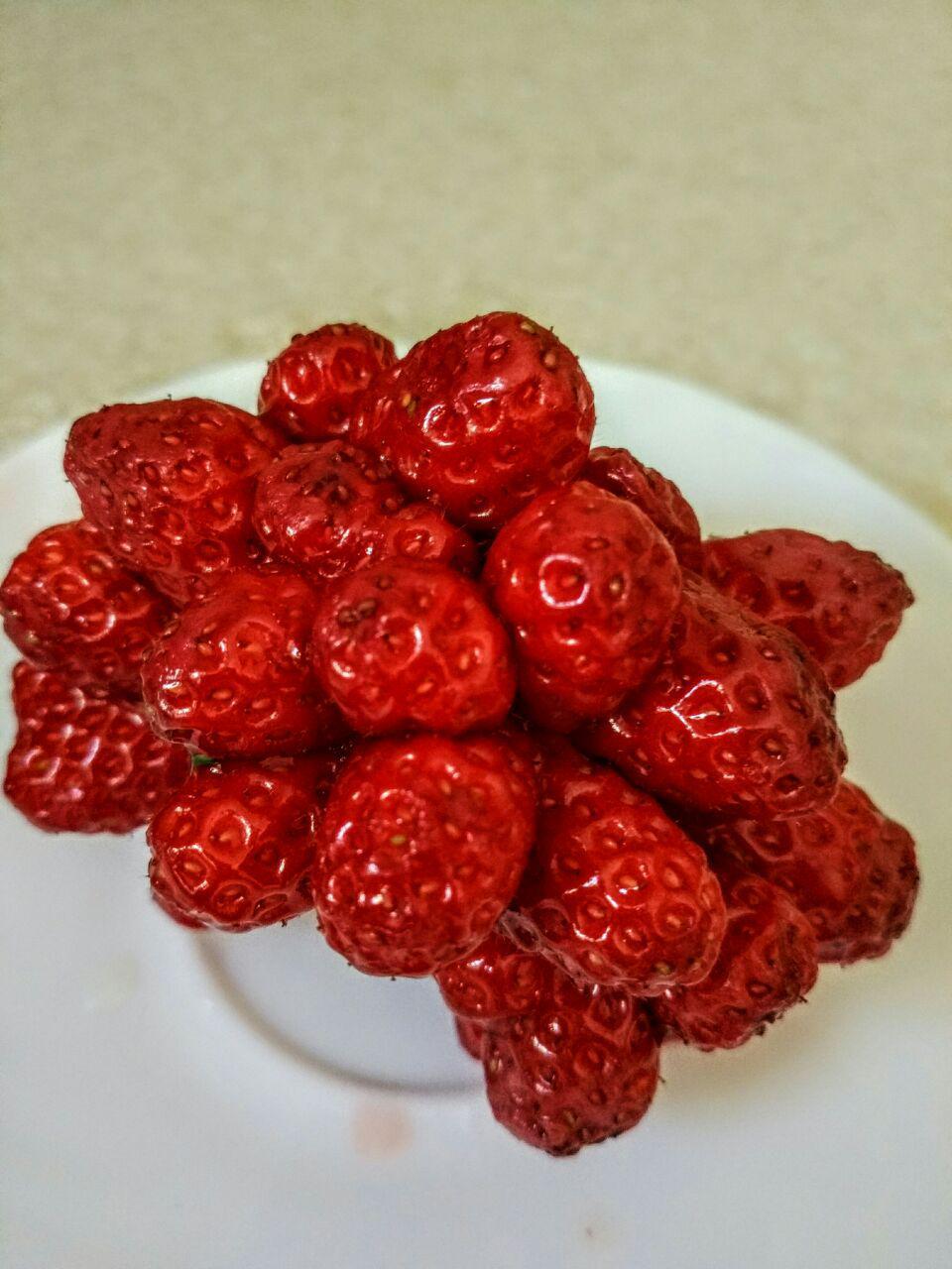 Are you sure you're a raspberry? - My, Strawberry, , Not strawberry, The photo, Longpost, Strawberry (plant)