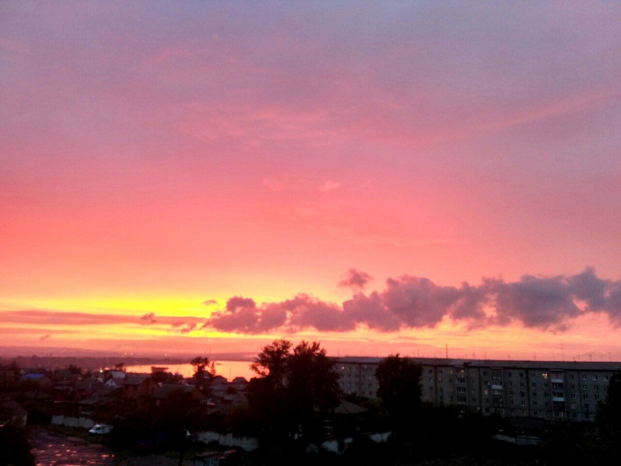 Another sunset and a piece of the Yenisei [Krasnoyarsk] - My, Sunset, Battle of sunsets, Krasnoyarsk region, Photo on sneaker