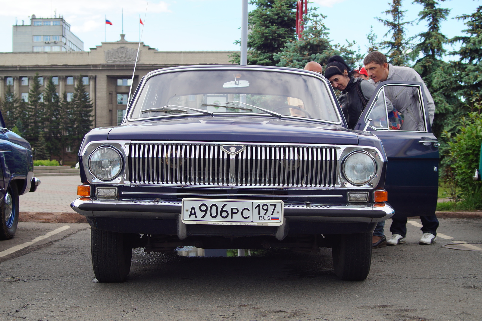 Парад ретро-автомобилей в Красноярске | Пикабу