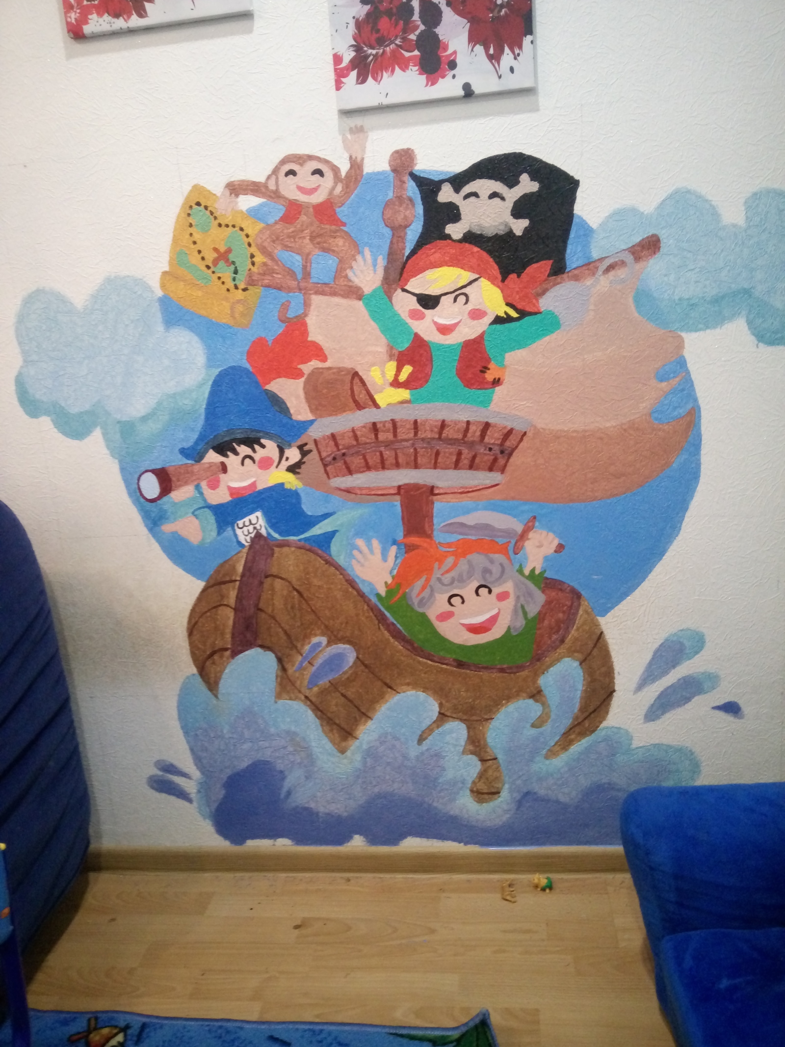 Роспись стен, потолка и мебели в детской комнате.