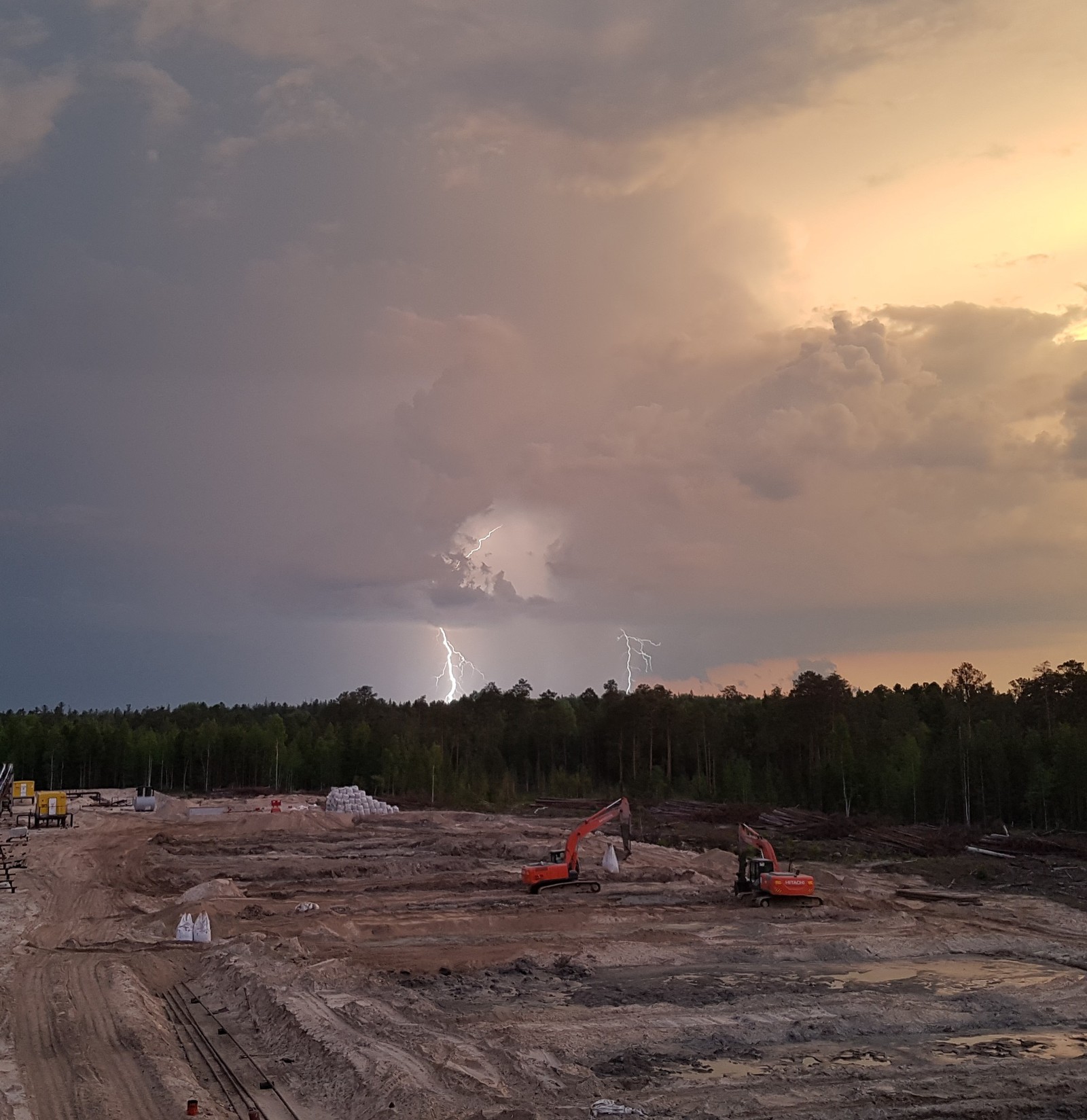 Small thunderstorm. KhMAO - My, Lightning, Thunderstorm