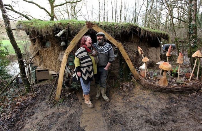 UK couple evicted from eco-friendly home in the woods - Great Britain, England, House, Environmentally friendly materials, Lodging, House in the woods, Not mine, From the network, Longpost